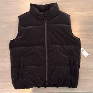 Old Navy NWT Puffy Vest in Black